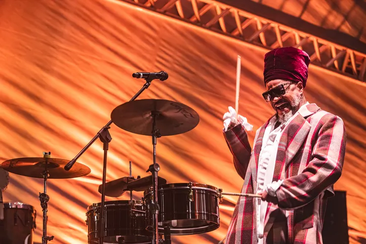 Imagem ilustrativa da imagem Carlinhos Brown retorna à Concha com show que mistura axé e orquestra