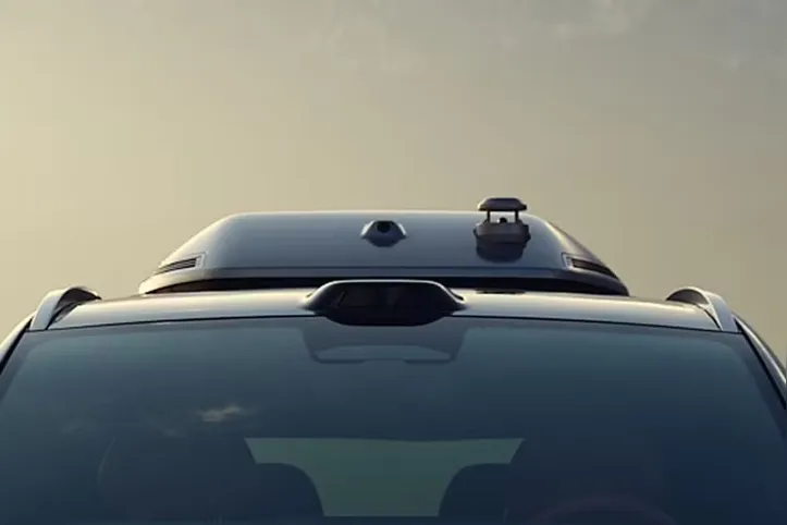 Versão do Atto 8 na China acompanha drone no teto