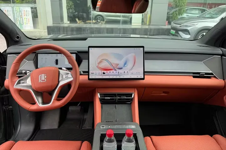 Imagem ilustrativa da imagem Carro da BYD que estaciona sozinho chega ao Brasil; conheça o Atto 8