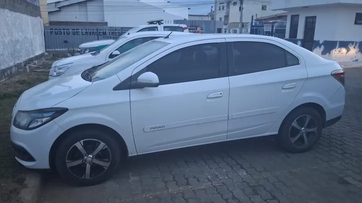 Imagem ilustrativa da imagem Casal é preso em motel após assaltos a motoristas de app na Bahia