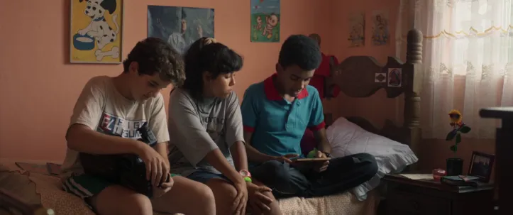 ‘O Último Episódio’ mistura drama e cultura pop para falar das dores de crescer