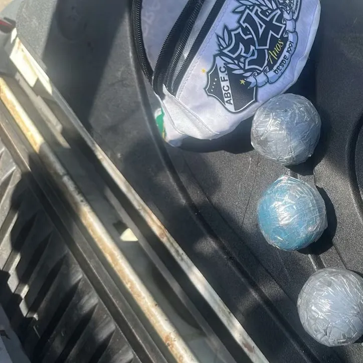 Objetos encontrados durante revista poderiam causar ferimentos ou danos materiais