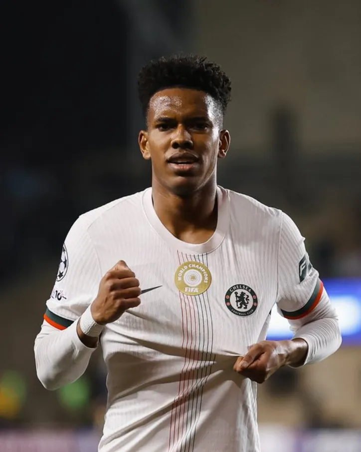 Estêvão em campo pelo Chelsea