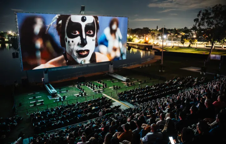 Salvador recebe maior tela de cinema a céu aberto do mundo