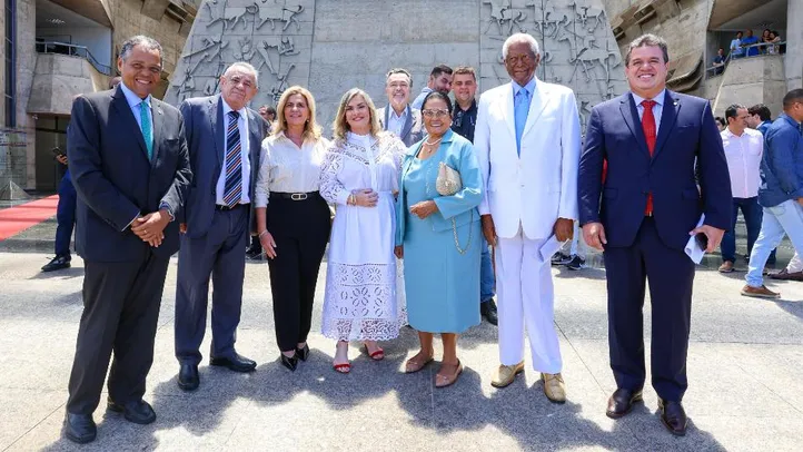 Recepção aos homenageados na ALBA