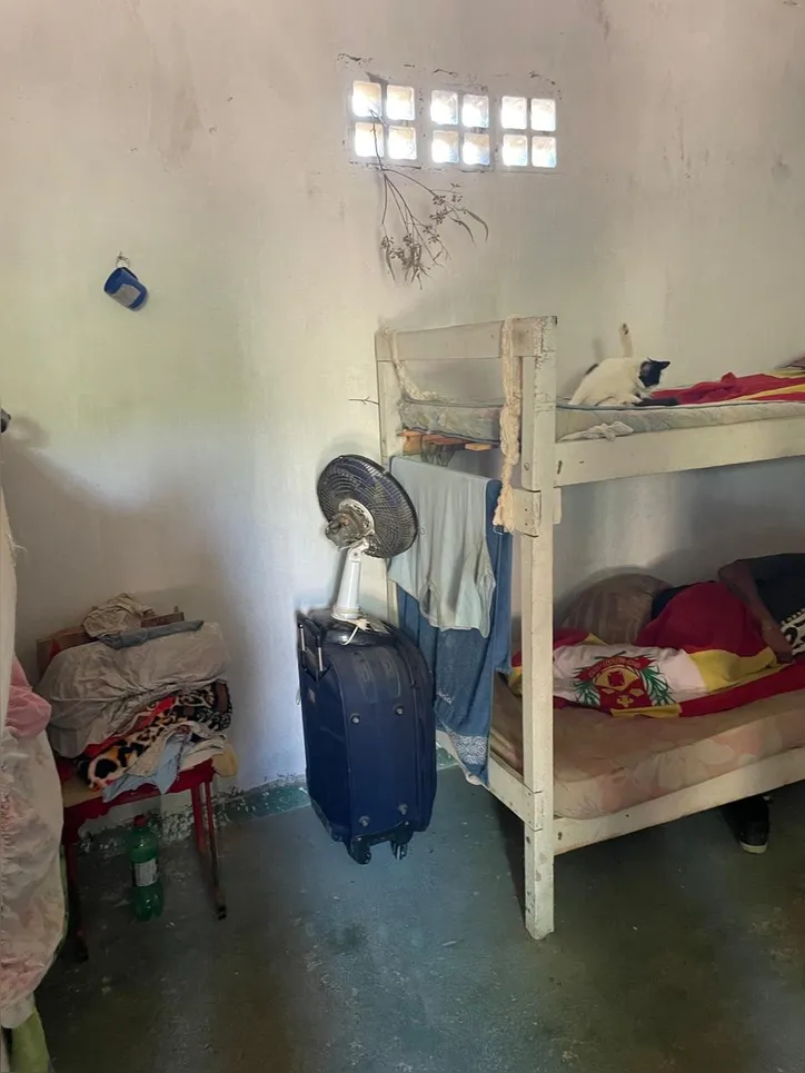 Quartos não tinham ventilação e eram fechados com cadeados
