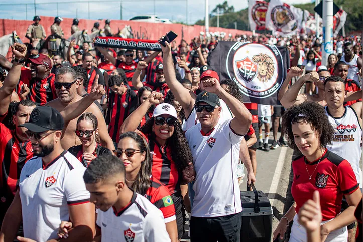 Torcida do Vitória nas imediações do Barradão