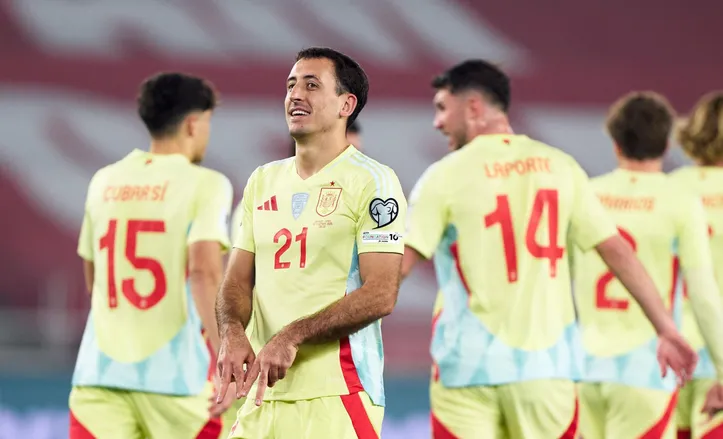 Oyarzabal comemorando gol pela Espanha