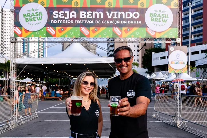 Os empresários Lara Kertész e Saulo Passos celebram mais uma edição de festival