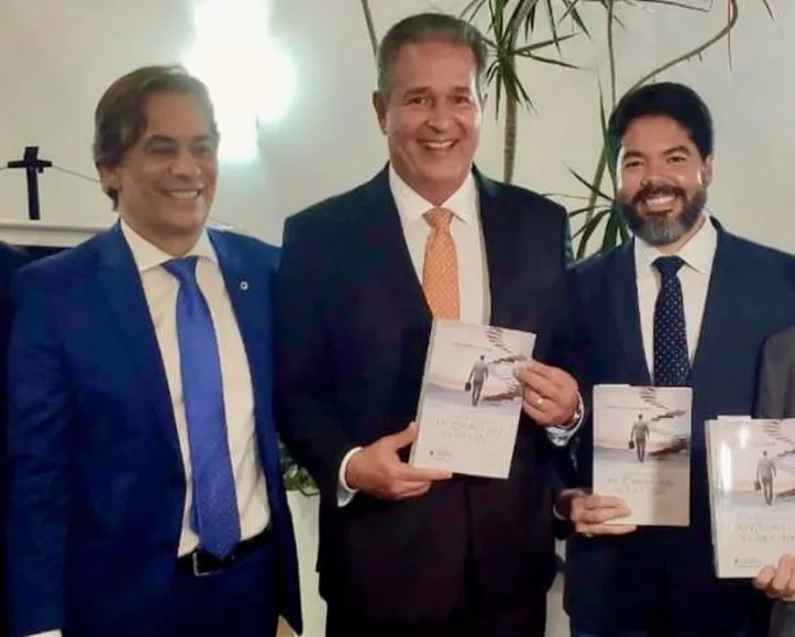 Desembargador Geder Luiz Rocha Gomes lança livro com a presença dos também desembargadores Abelardo Matta e Danilo Costa