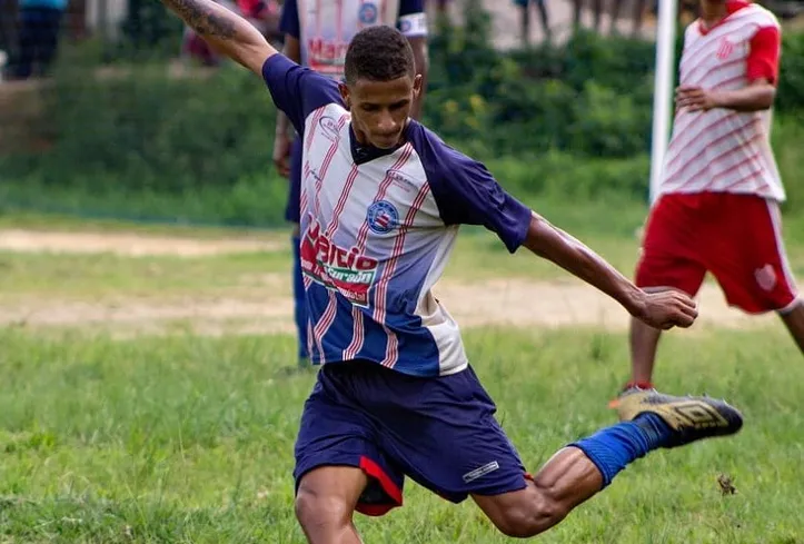 Juba em ação com a camisa do Bahia Curado, time amador de Pernambuco