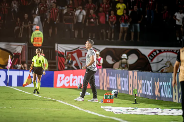 Vitória e Vasco se enfrentam na 27ª rodada do Brasileirão
