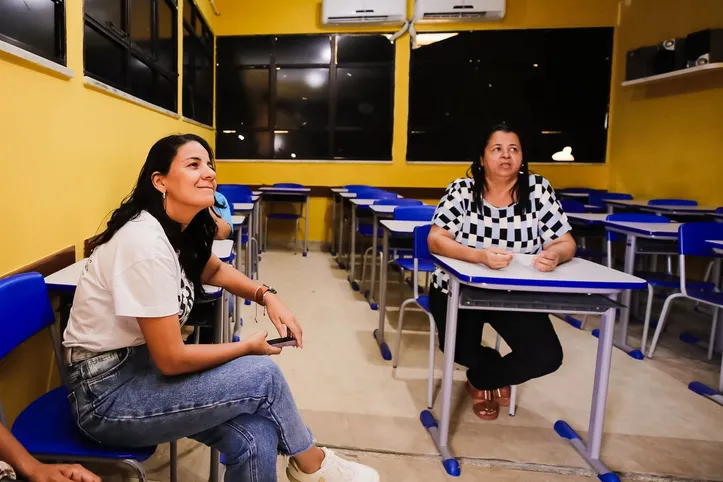 Secretária Rowenna Brito nas escolas de Salvador