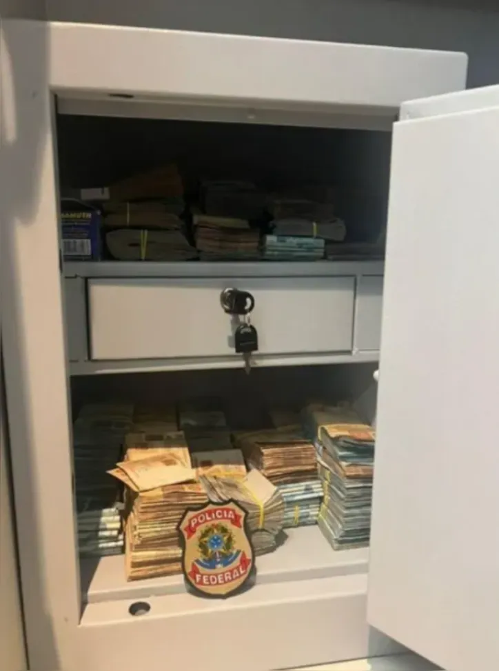 Cofre de dinheiro encontrado no Maranhão