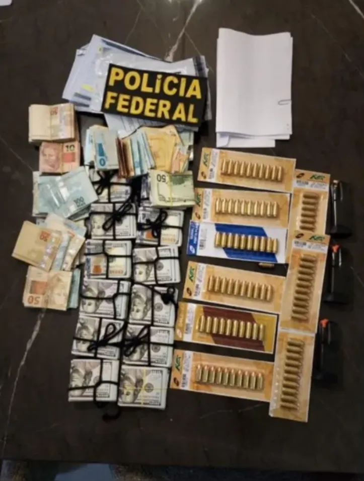 Munição, dinheiro e carregadores apreendidos em Minas Gerais