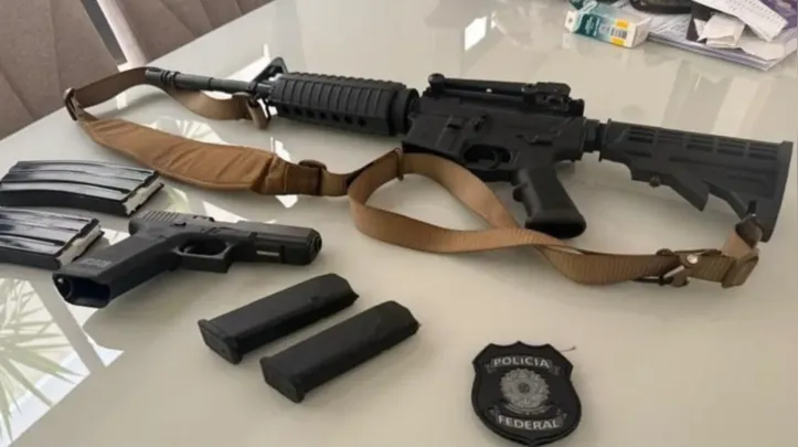 Fuzil e pistola apreendidos em Goiás