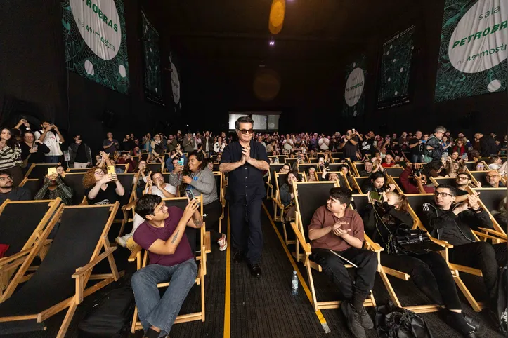 Jafar Panahi recebe o prêmio Humanidade e debate o filme "Foi apenas um acidente"