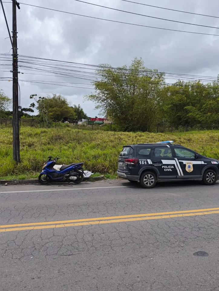 Motocicleta de uma das vitimas de Simões Filho