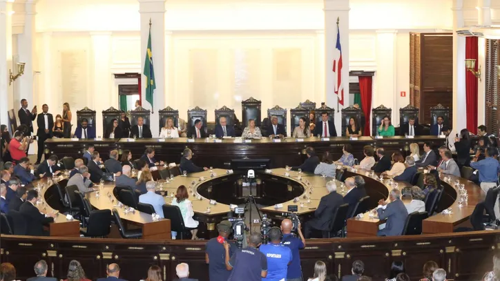 Autoridades do Judiciário, Executivo e Legislativo compareceram ao evento.