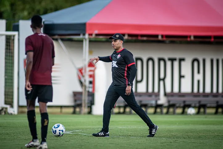 Jair Ventura, técnico do Vitória