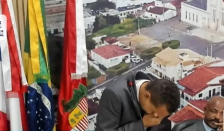 Imagem ilustrativa da imagem Escândalo na Câmara: vereador baiano é suspenso em caso de assédio