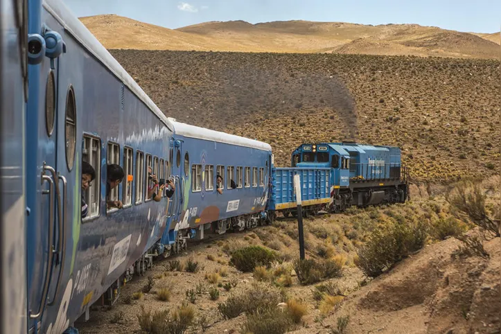 Imagem ilustrativa da imagem Essa viagem de trem entre a Suíça e a Itália é uma das mais lindas do mundo