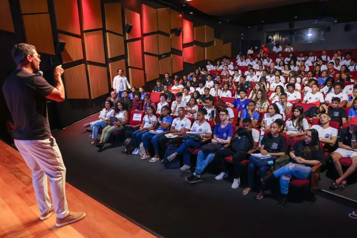 Estudantes da rede estadual participam do "Aulão Enem de Matemática"