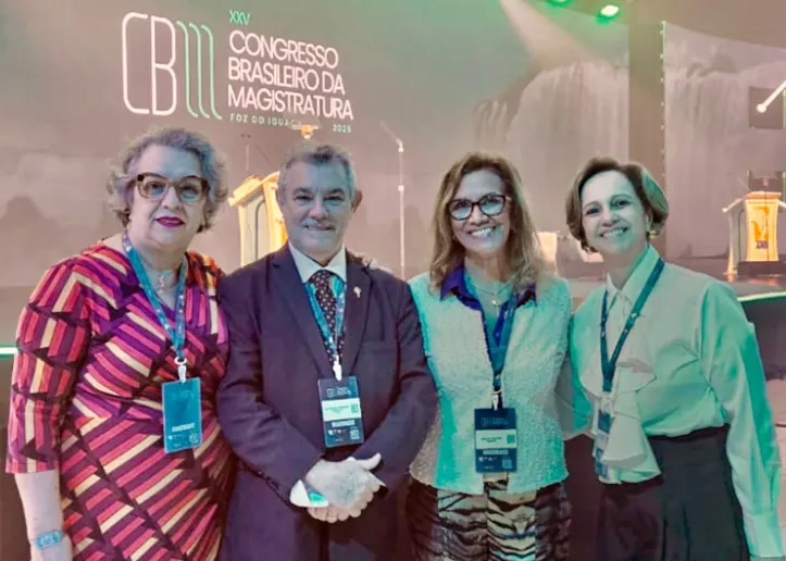 Cenina Maria Saraiva, Baltazar Miranda Saraiva, Nartir Weber e Newcy Mary durante congresso em Foz do Iguaçu