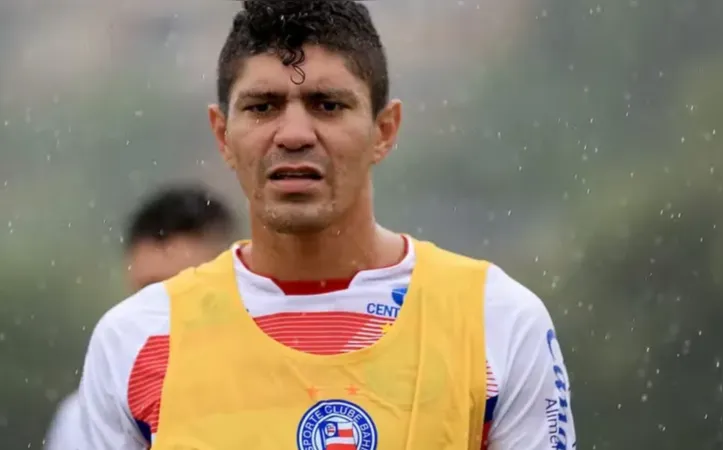 Imagem ilustrativa da imagem Ex-Bahia é demitido após agredir Zeca em jogo da Série B; entenda