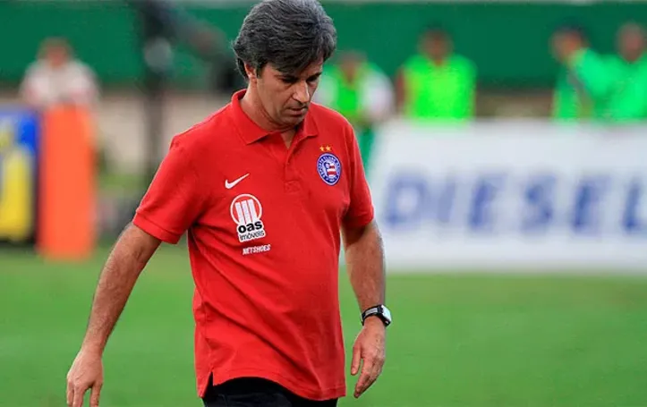 Caio Júnior treinou o Bahia em passagem curta na temporada 2012