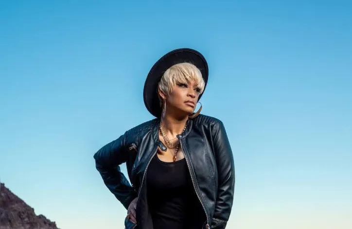 Cantora JJ Thames, dos Estados Unidos