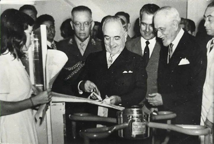 Ernesto Simões ao lado do presidente Getúlio Vargas