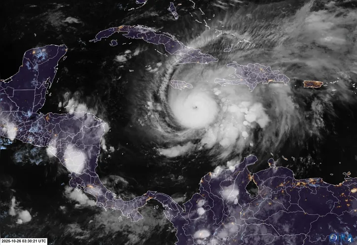 Esta imagem de satélite do folheto RAMMB/CIRA mostra o furacão Melissa a sudeste da Jamaica