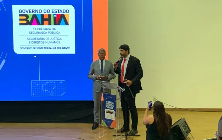 Jerônimo Rodrigues ao lado do secretário da SEAP, José Castro