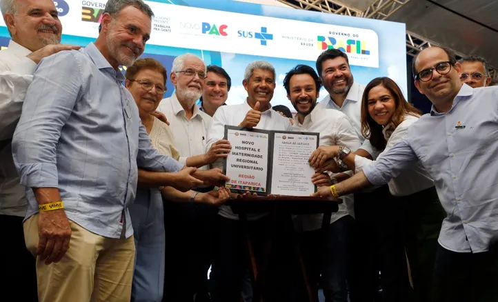 Jerônimo assinou, nesta sexta-feira, 7, a ordem de serviço para a construção do novo Hospital.