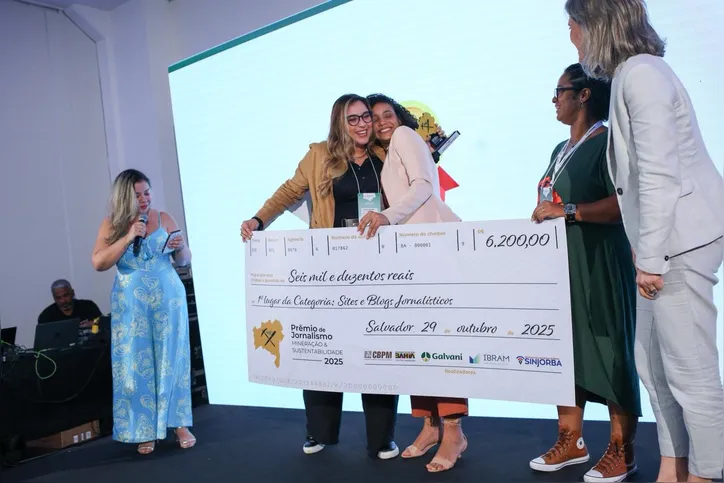 Flávia Requião e Carla Melo conquistaram o primeiro lugar nas categorias texto para mídia impressa e texto para site