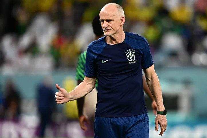 Imagem ilustrativa da imagem Herói do tetra detona Leão após polêmica com Ancelotti: "Arrogante"