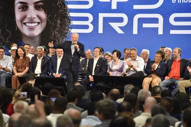 Imagem ilustrativa da imagem Inauguração da BYD reúne Lula, ministros e políticos de peso em Camaçari