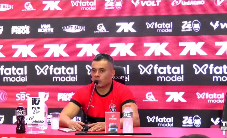 Jair Ventura durante entrevista coletiva