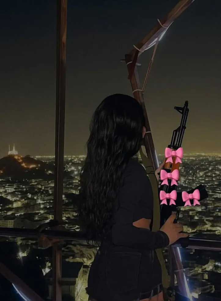 "Japinha do CV" posava com fuzis em suas redes sociais