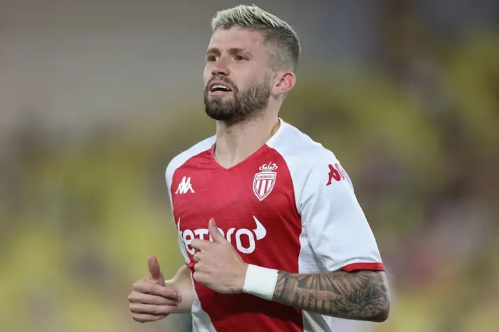 Caio Henrique pelo Monaco