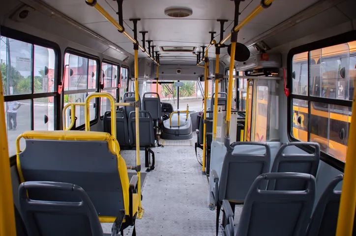 Lauro de Freitas renova frota com mais de 30 ônibus escolares