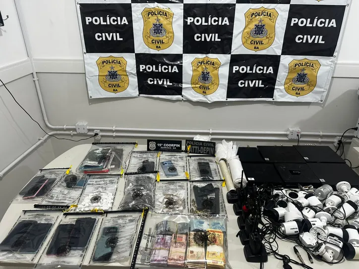 Parte da droga estava enterrada no quintal de um dos suspeitos