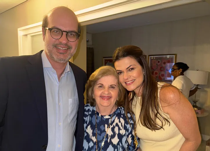 Arabela com seus filhos Gildasio e Juliana
