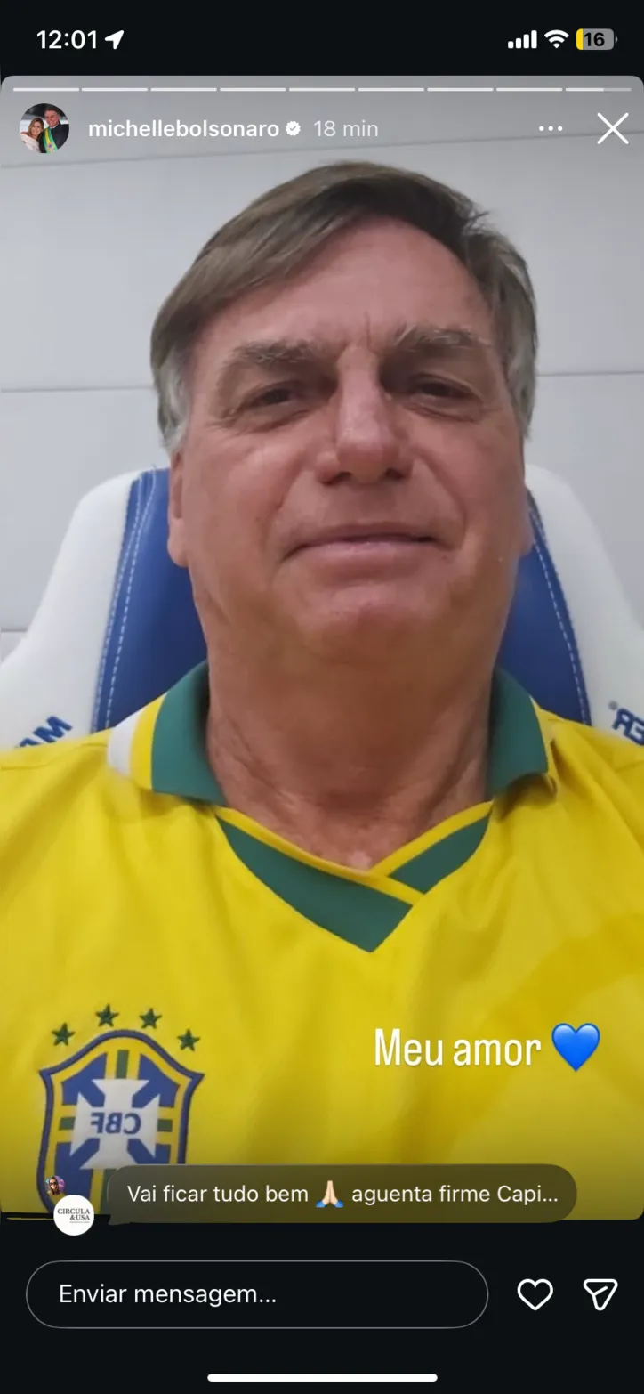 Imagem ilustrativa da imagem Michelle publica foto inédita de Bolsonaro e se declara