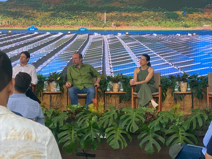 Ministro Alexandre Silveira ao lado da governadora Raquel Lyra