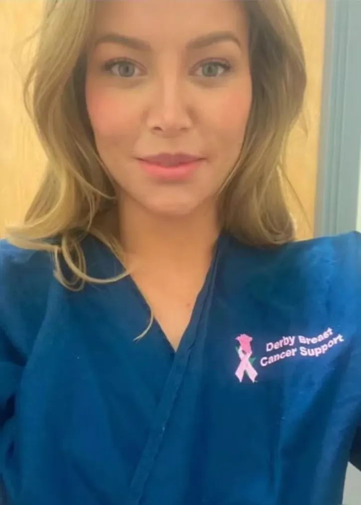 Imagem ilustrativa da imagem Mulher finge câncer terminal para ganhar silicone do namorado