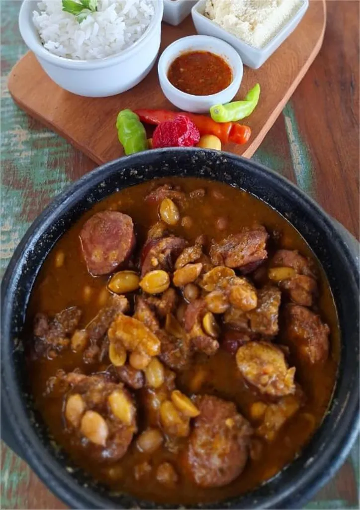 Imagem ilustrativa da imagem Música e gastronomia: quando notas e temperos dançam juntos na mesa