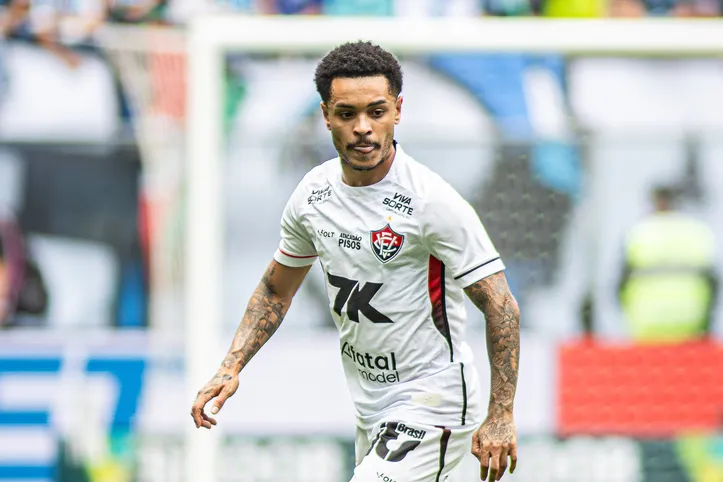 Matheuzinho, meia e camisa 10 do Vitória