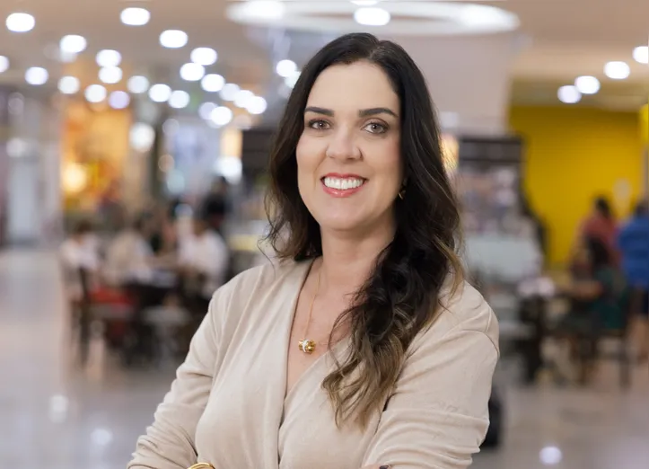 Thaís Leal conduz as comemorações de Natal e aniversário do Shopping Itaigara